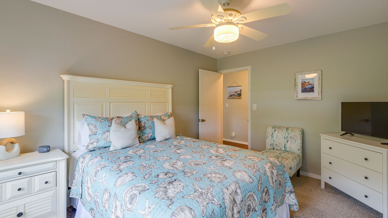 Photo of Bedroom in Putnam Hall