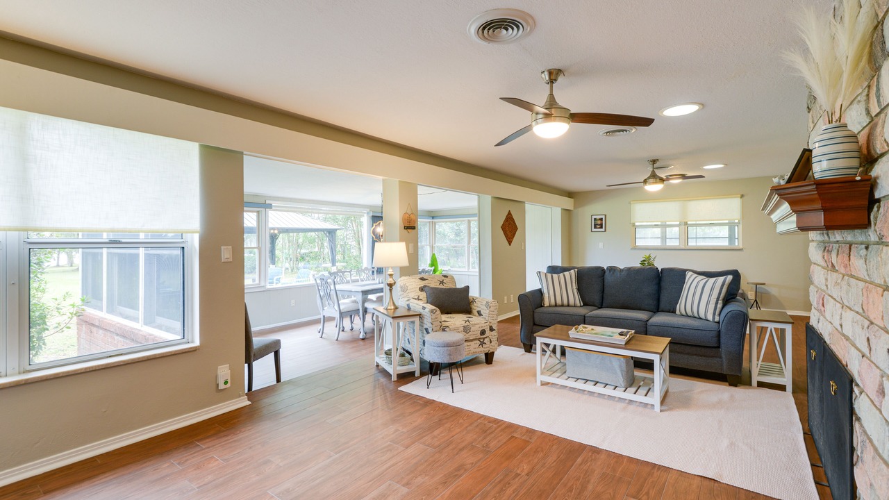 Photo of Bedroom in Putnam Hall