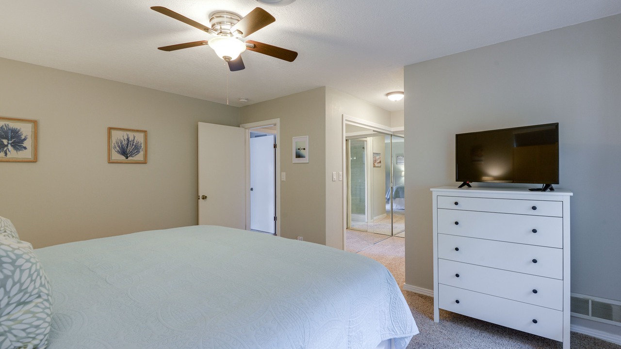 Photo of Bedroom in Putnam Hall