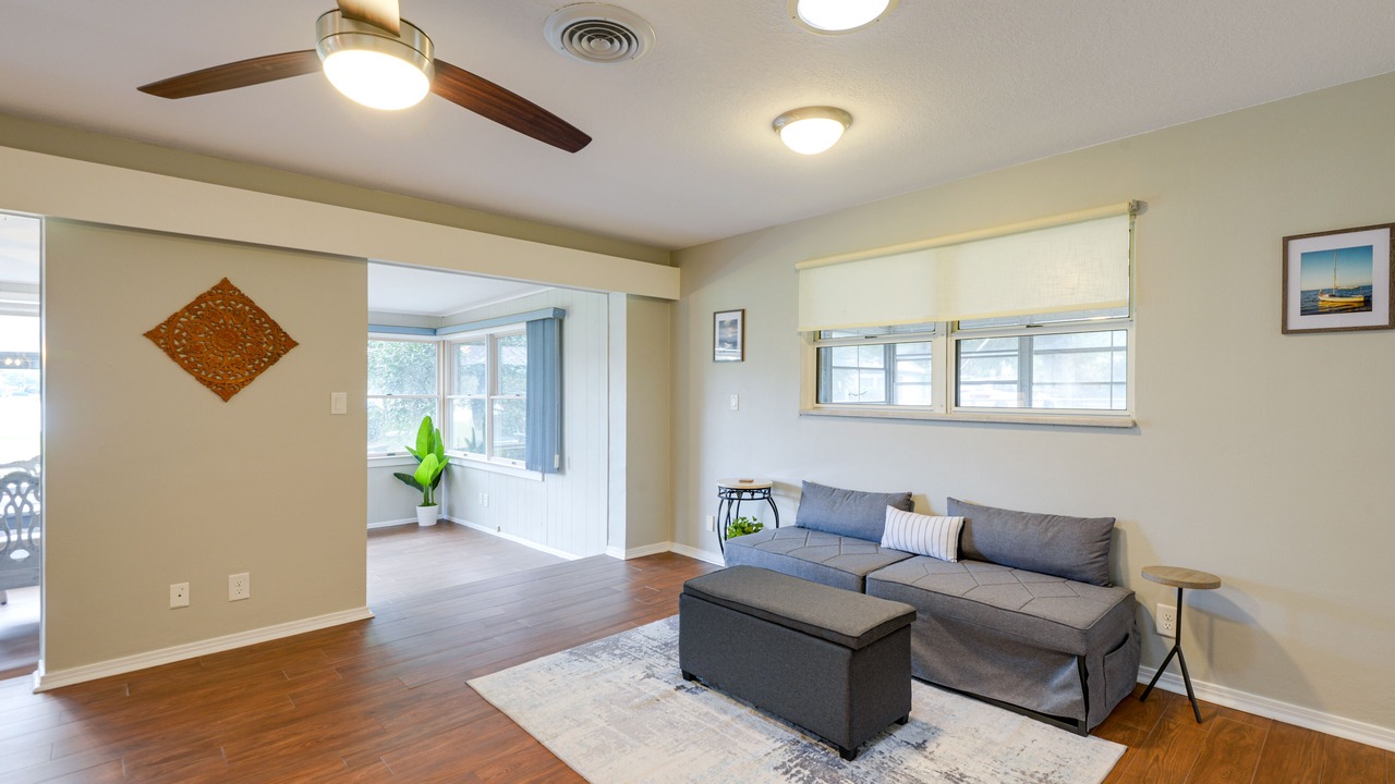 Photo of Livingroom in Putnam Hall