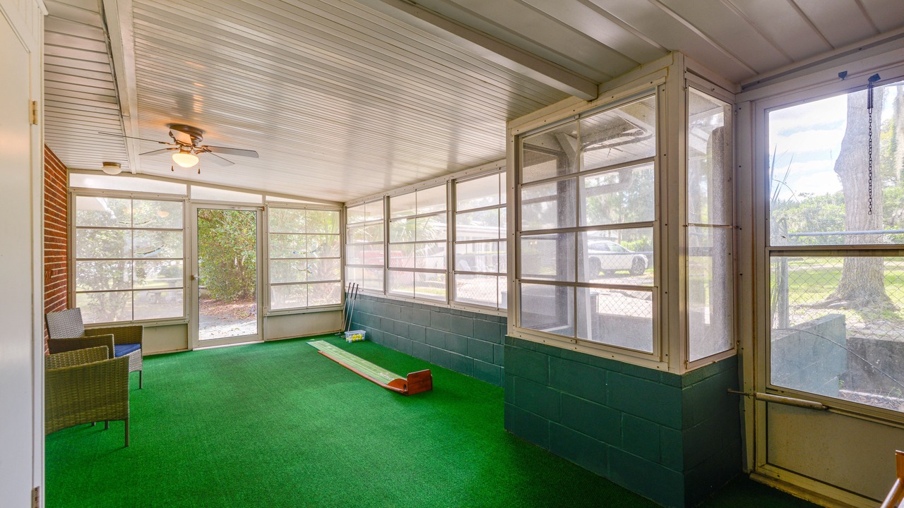 Photo of Outdoor in Putnam Hall