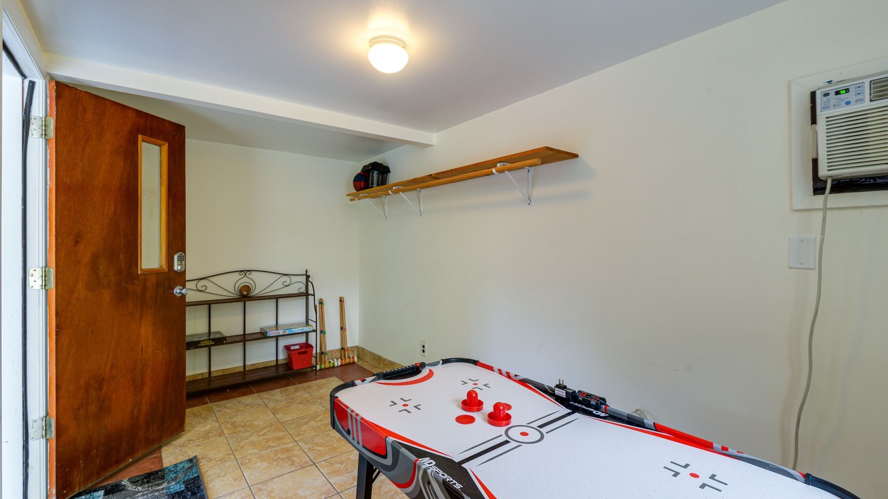 Photo of Bedroom in Putnam Hall