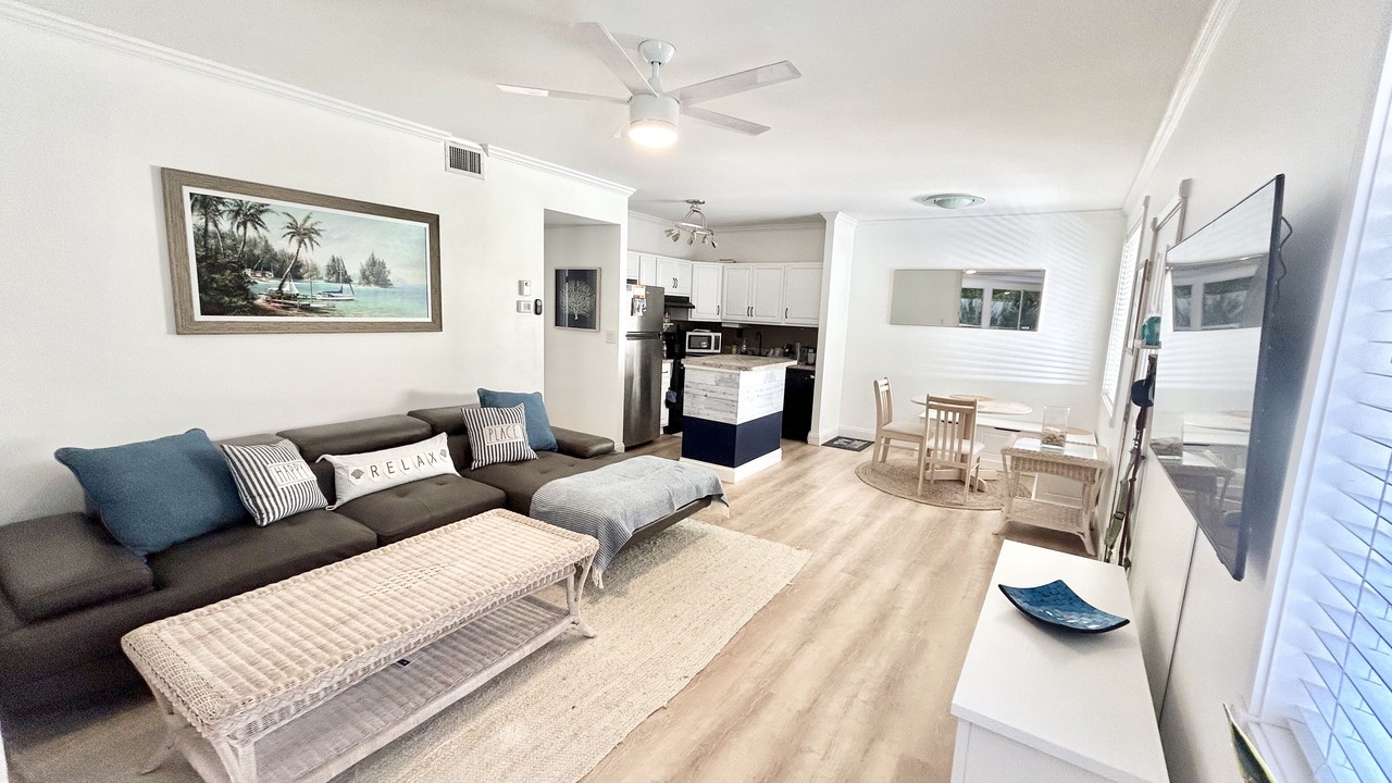 Photo of Livingroom in Jupiter Bay