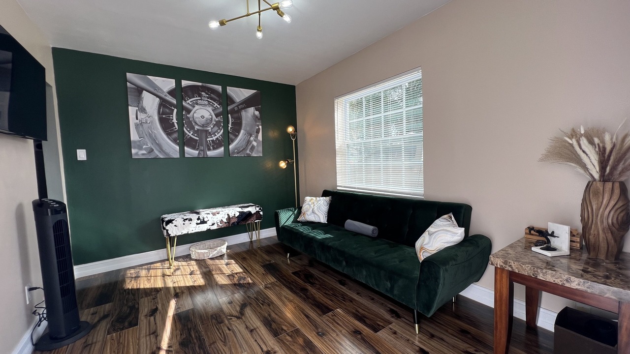 Photo of Livingroom in Westshore
