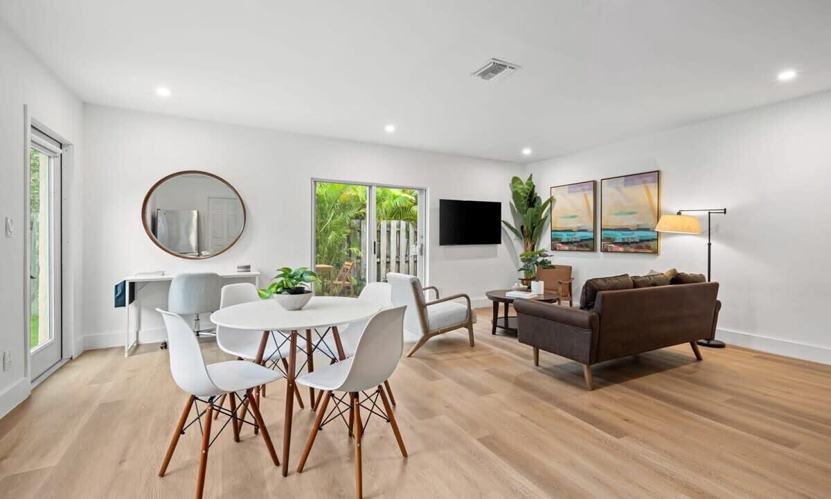 Photo of Livingroom in Sailboat Bend
