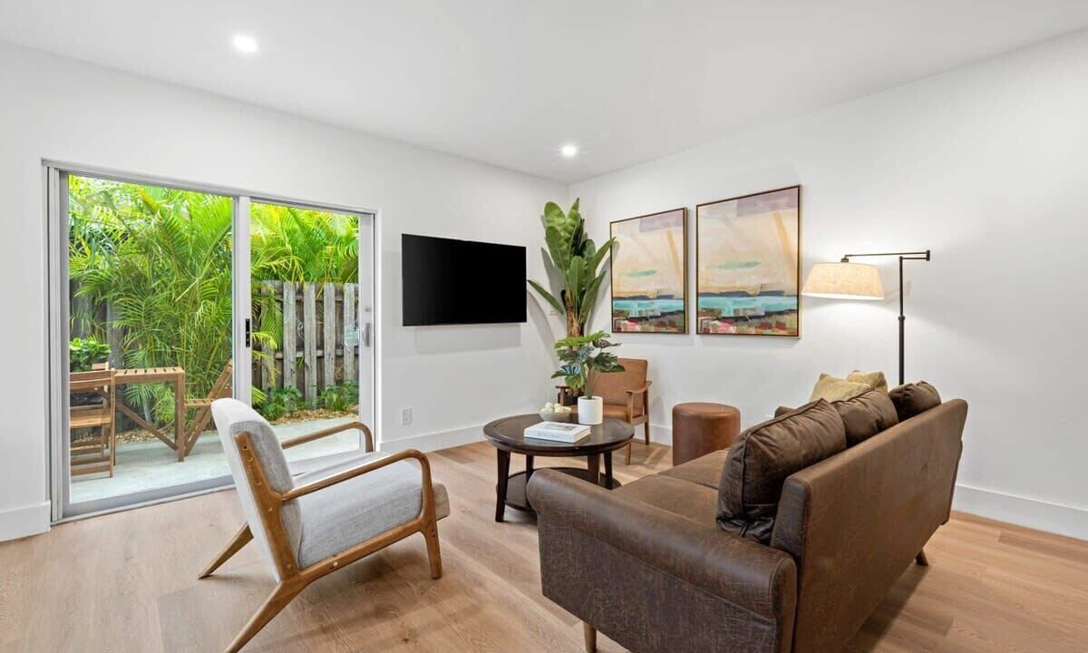 Photo of Livingroom in Sailboat Bend