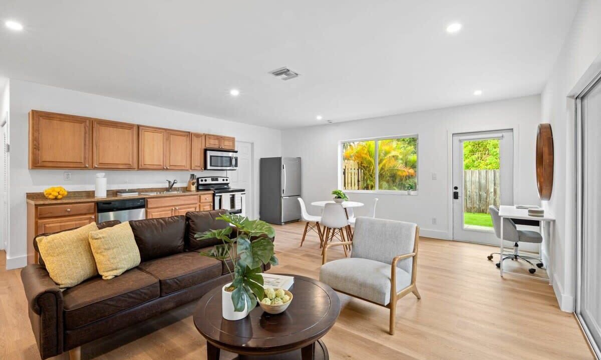 Photo of Livingroom in Sailboat Bend