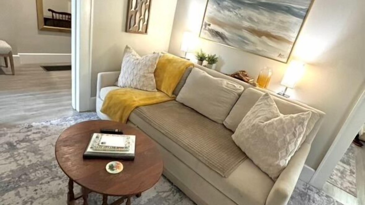Photo of Livingroom in Historic Uptown
