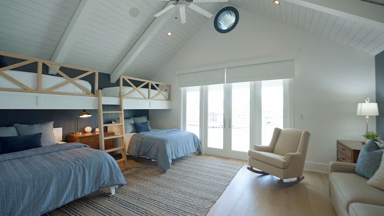 Photo of Bedroom in Vanderbilt Beach