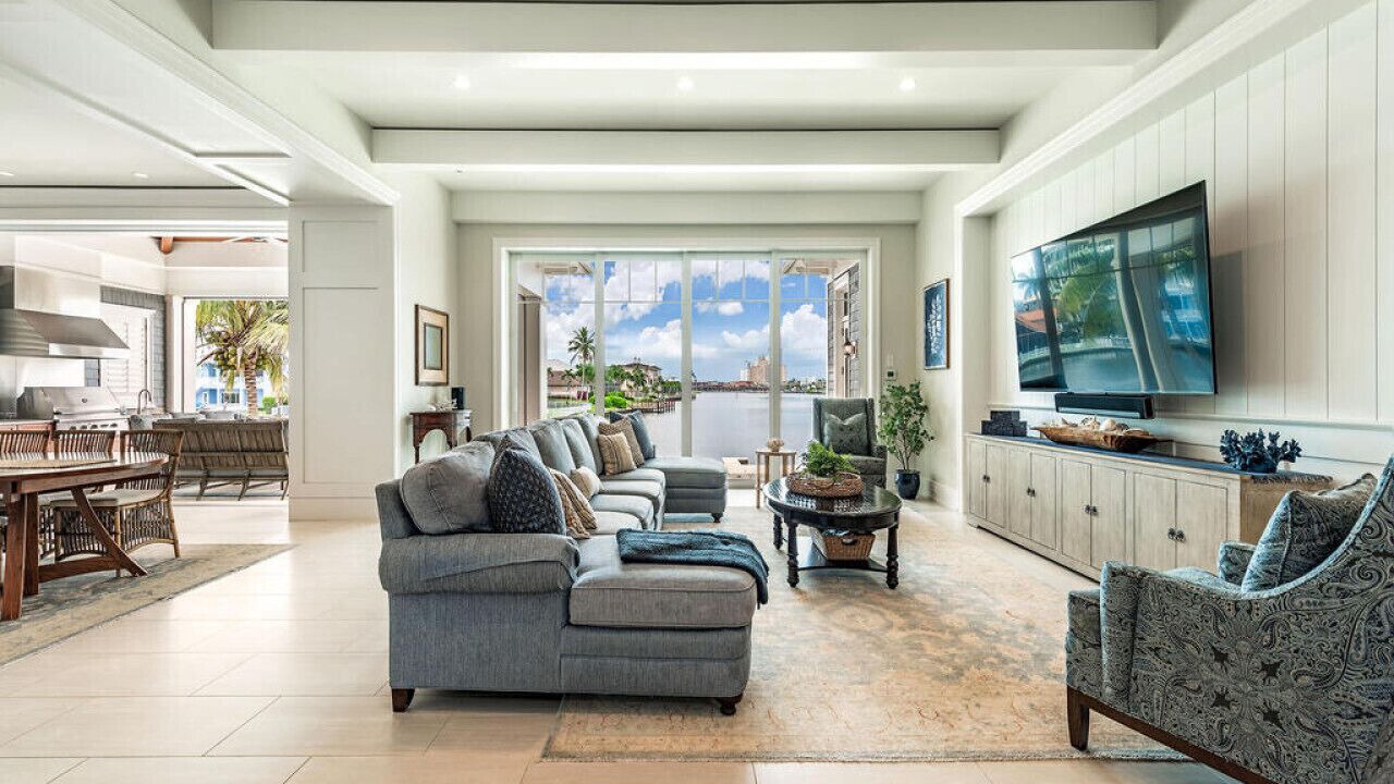 Photo of Livingroom in Vanderbilt Beach
