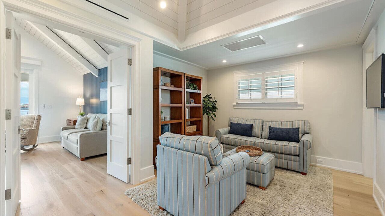 Photo of Livingroom in Vanderbilt Beach