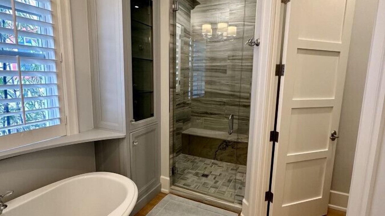 Photo of Bathroom in Vanderbilt Beach