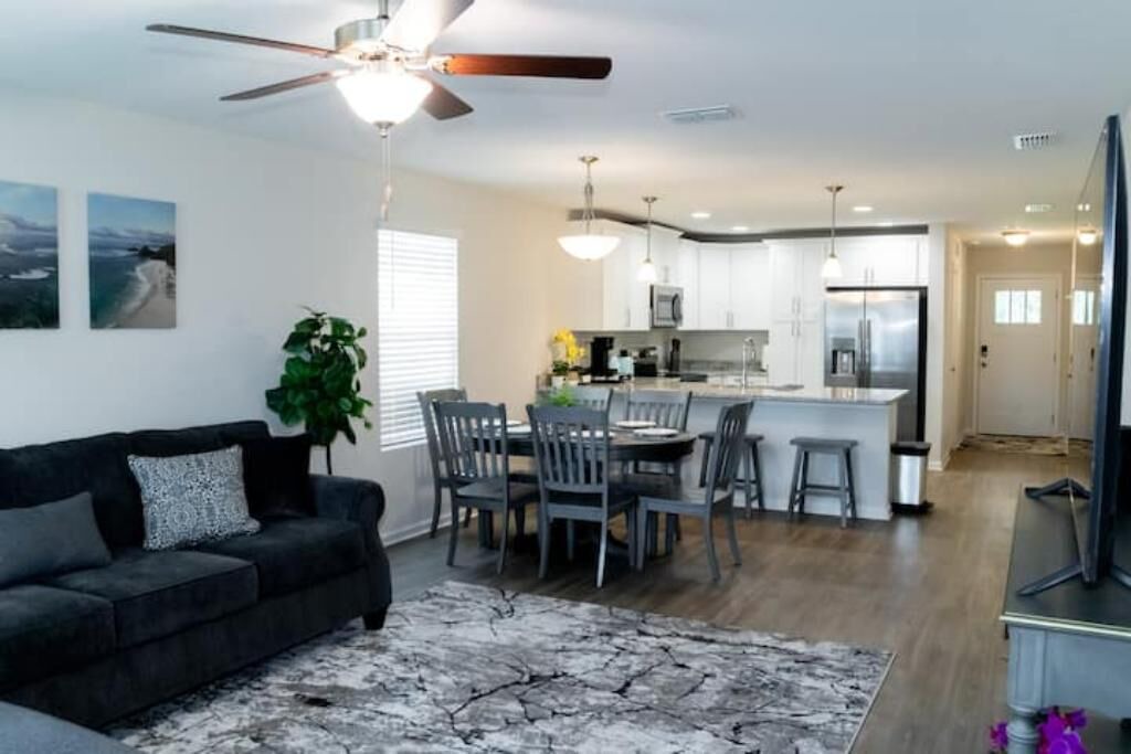 Photo of Livingroom in Northside