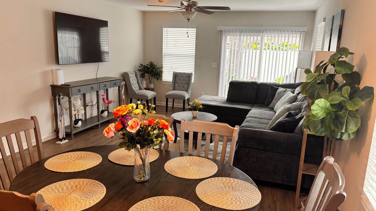 Photo of Livingroom in Northside