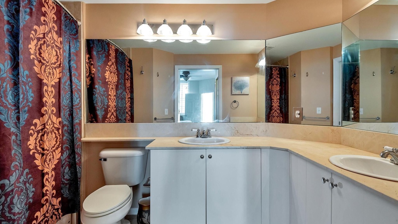 Photo of Bathroom in East Ocean Ave