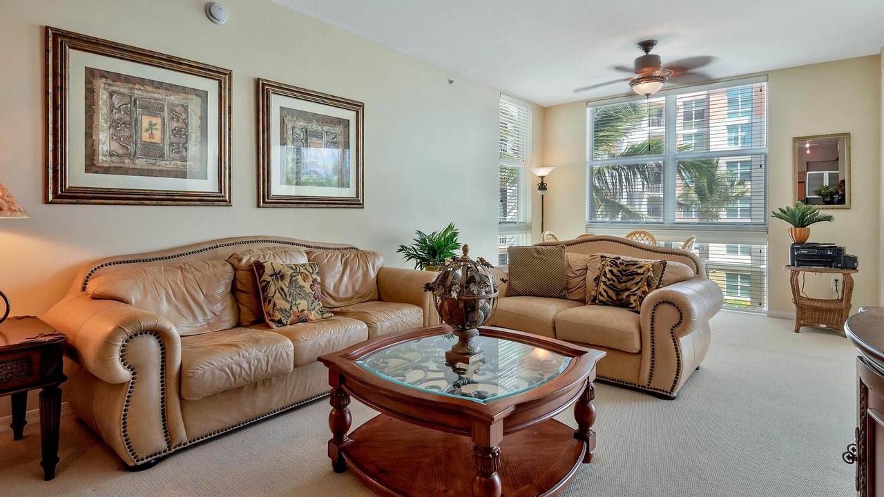 Photo of Livingroom in East Ocean Ave