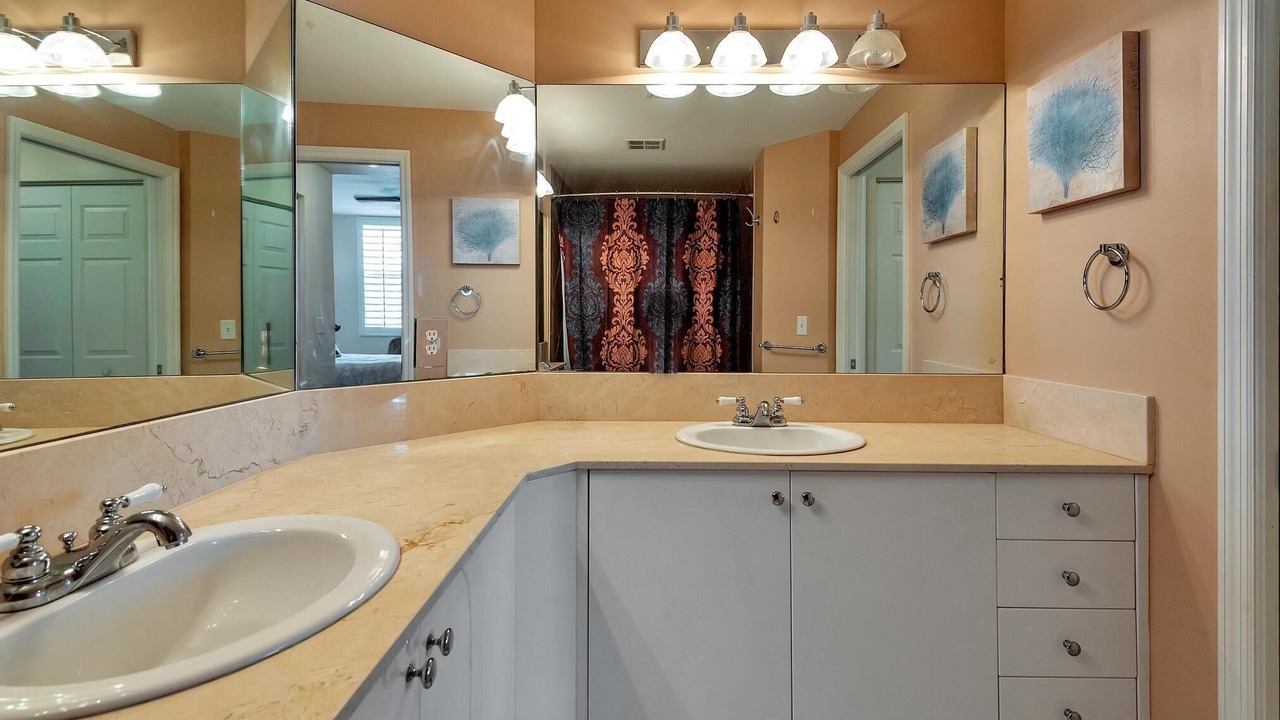 Photo of Bathroom in East Ocean Ave