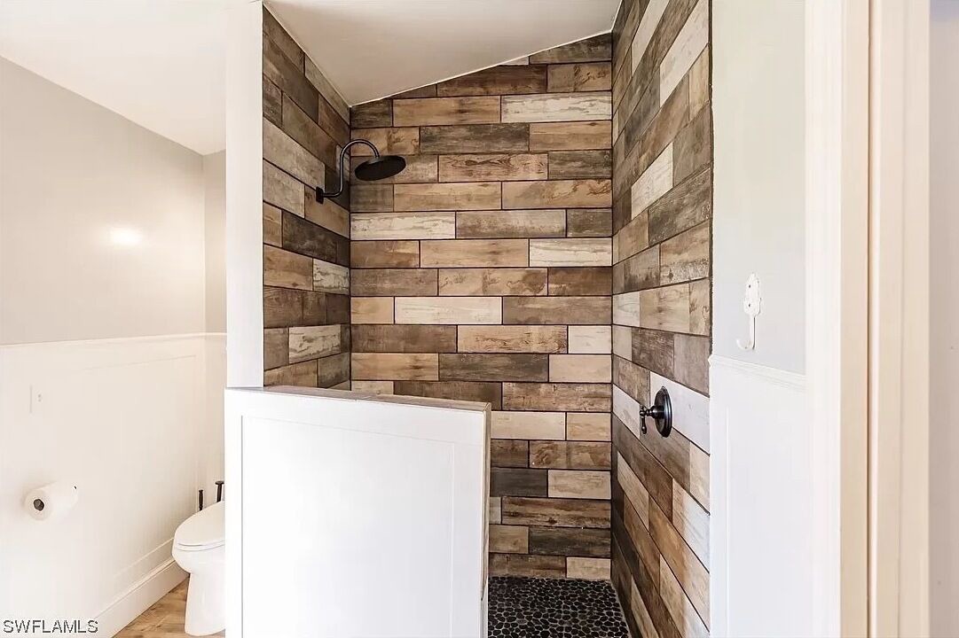 Photo of Bathroom in San Carlos Park
