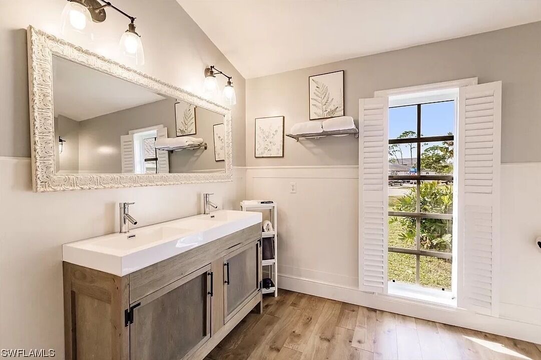 Photo of Bathroom in San Carlos Park