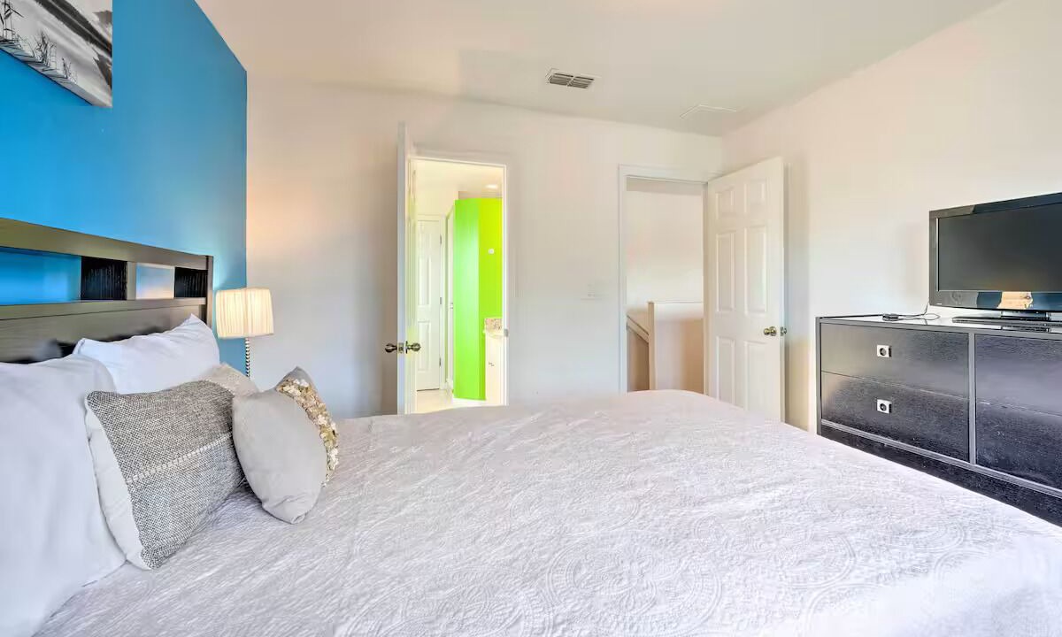 Photo of Bedroom in Crystal Cove