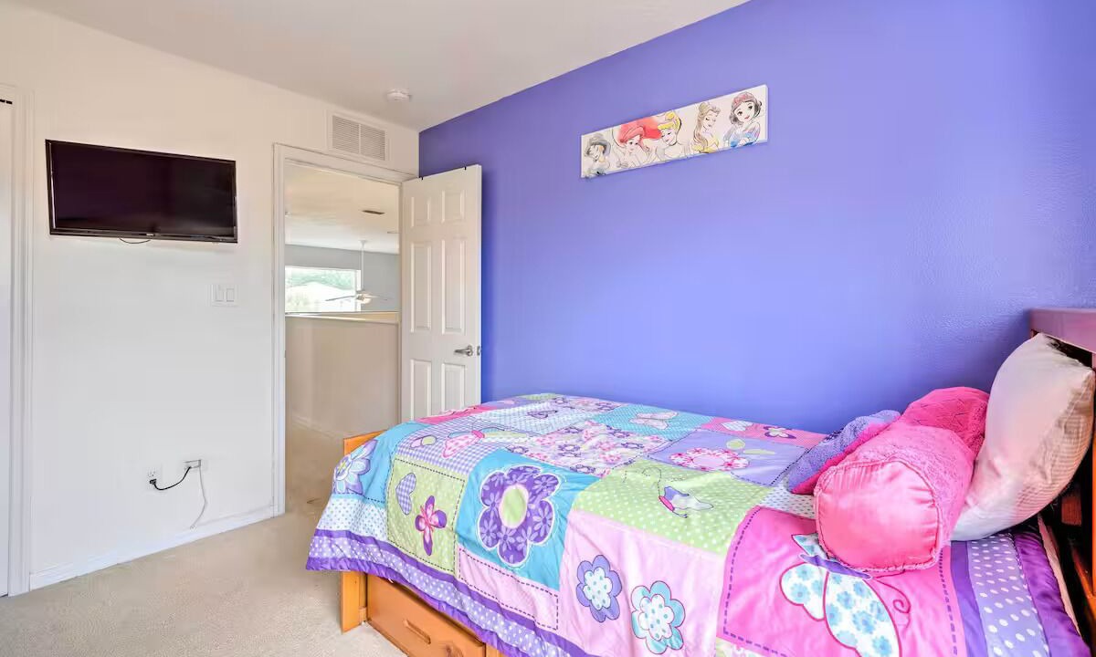 Photo of Bedroom in Crystal Cove