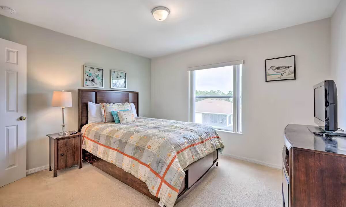 Photo of Bedroom in Crystal Cove
