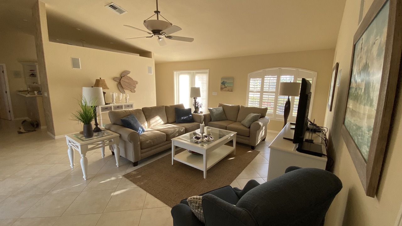 Photo of Livingroom in Pine Island Center