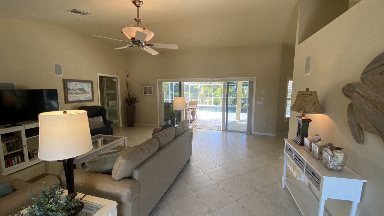 Photo of Livingroom in Pine Island Center