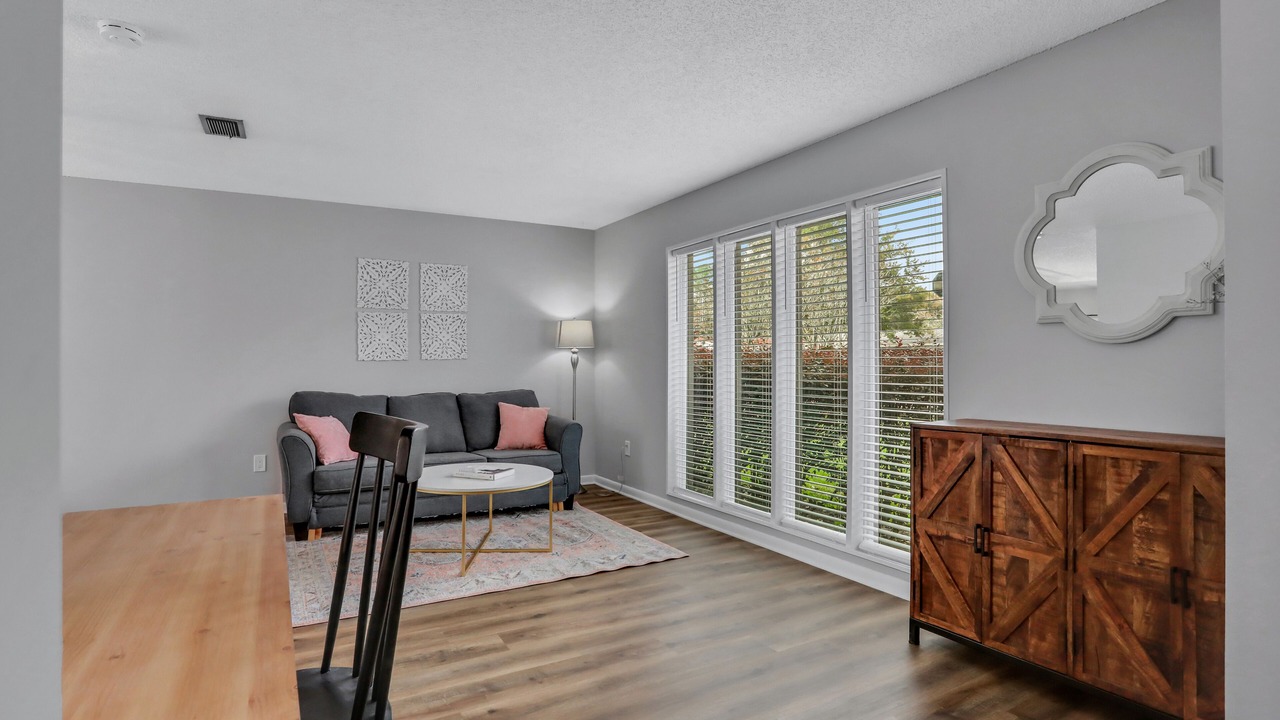 Photo of Livingroom in Orange Park