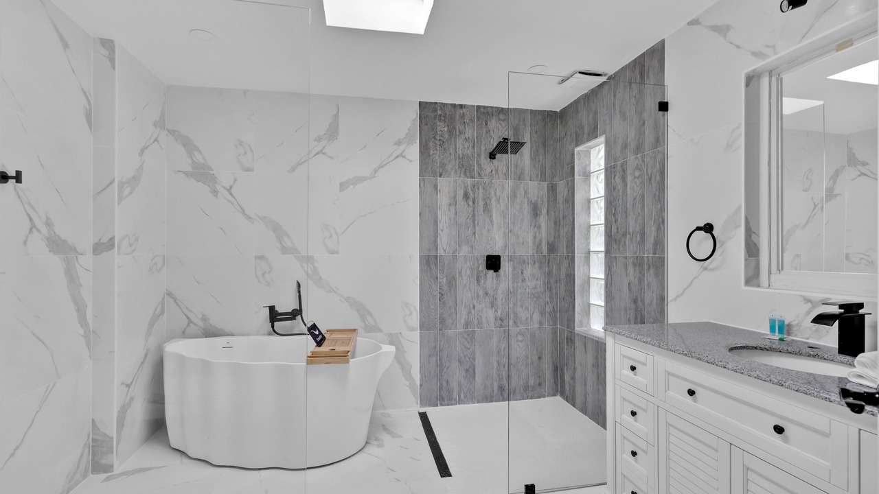 Photo of Bathroom in Poinsettia Heights