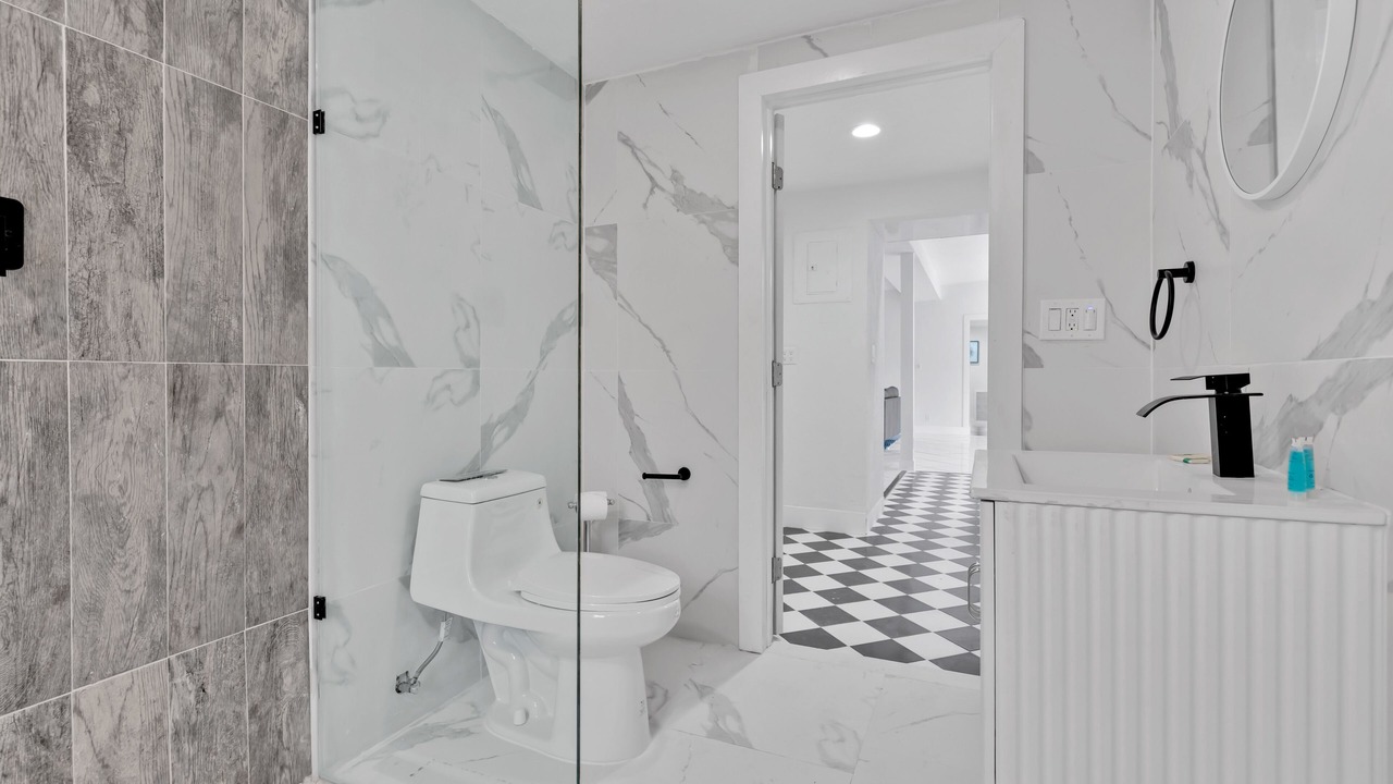 Photo of Bathroom in Poinsettia Heights