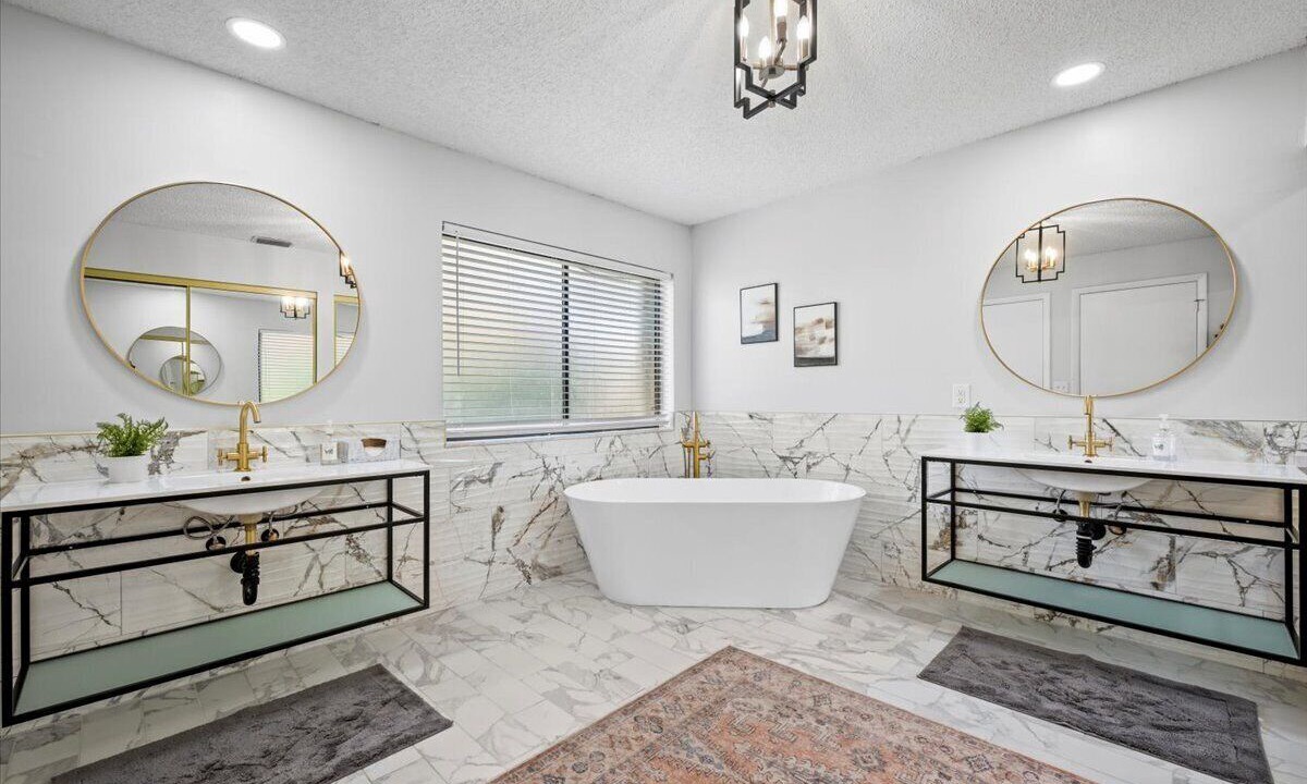 Photo of Bathroom in Greenview Shores