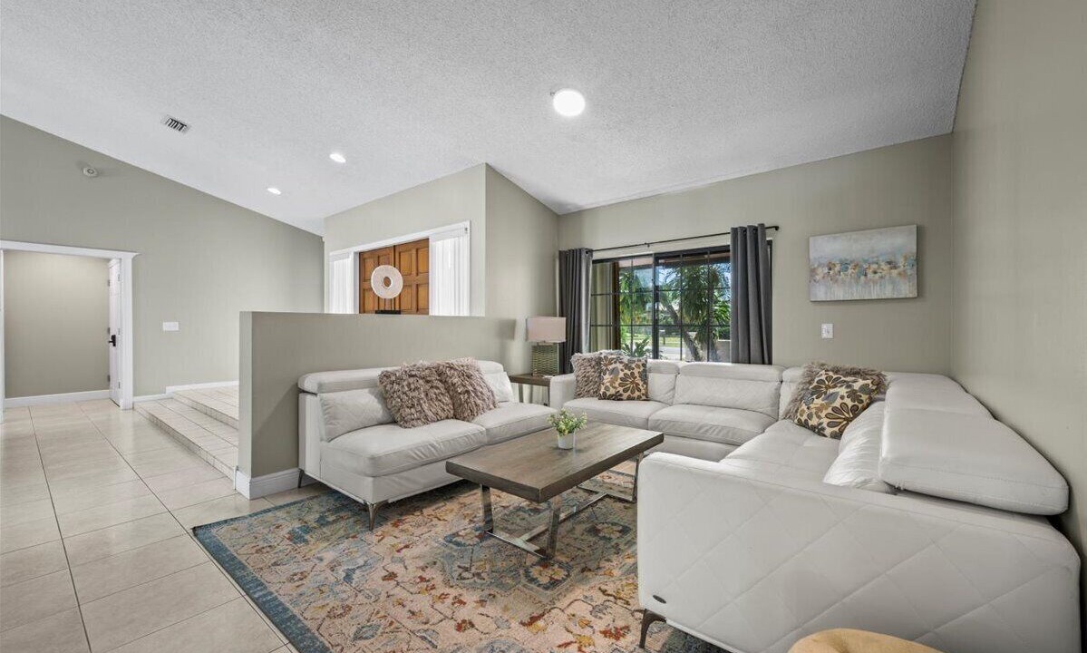 Photo of Livingroom in Greenview Shores