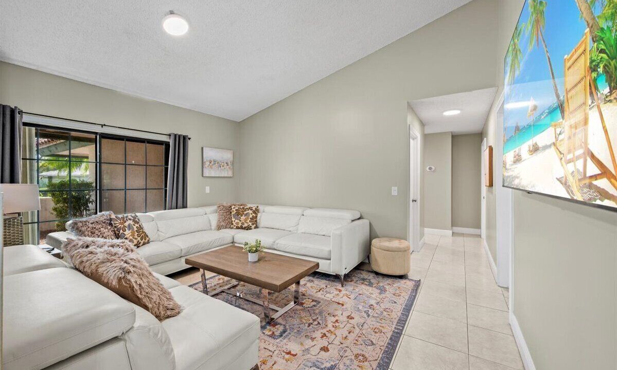 Photo of Livingroom in Greenview Shores