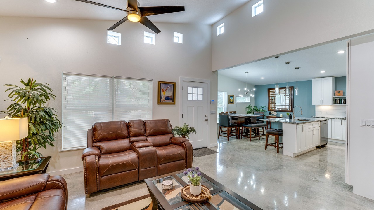 Photo of Livingroom in Holly Hill