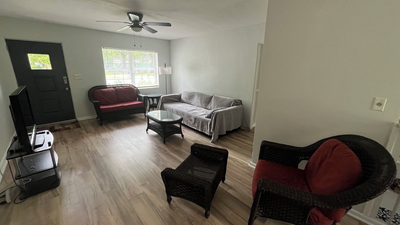 Photo of Livingroom in Jacksonville