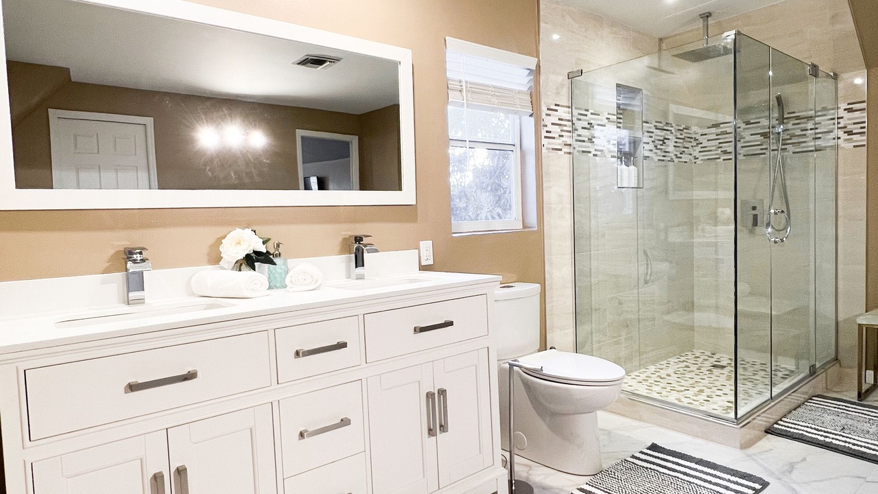 Photo of Bathroom in San Carlos Park