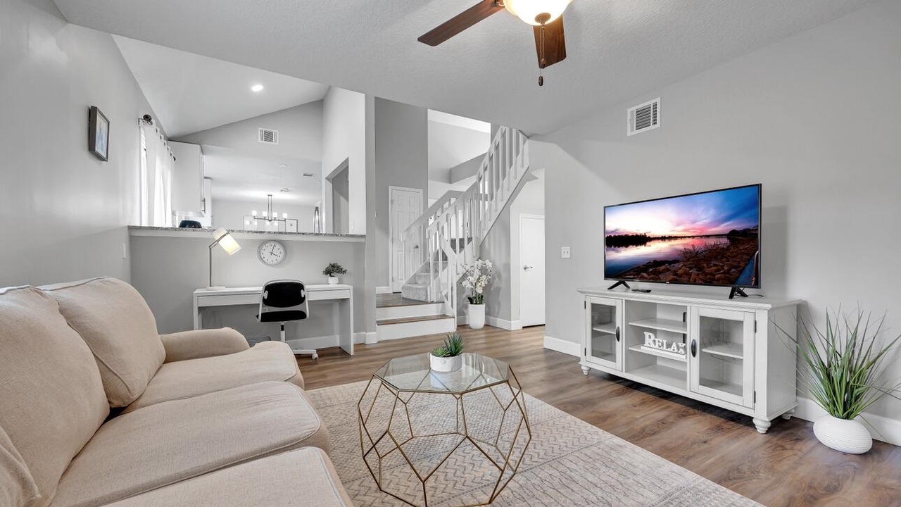 Photo of Livingroom in Golden Glades - The Woods