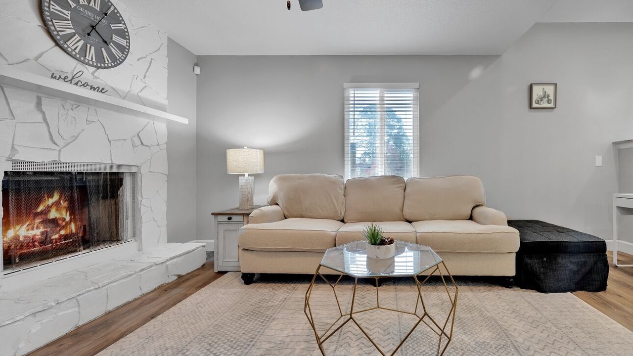 Photo of Livingroom in Golden Glades - The Woods