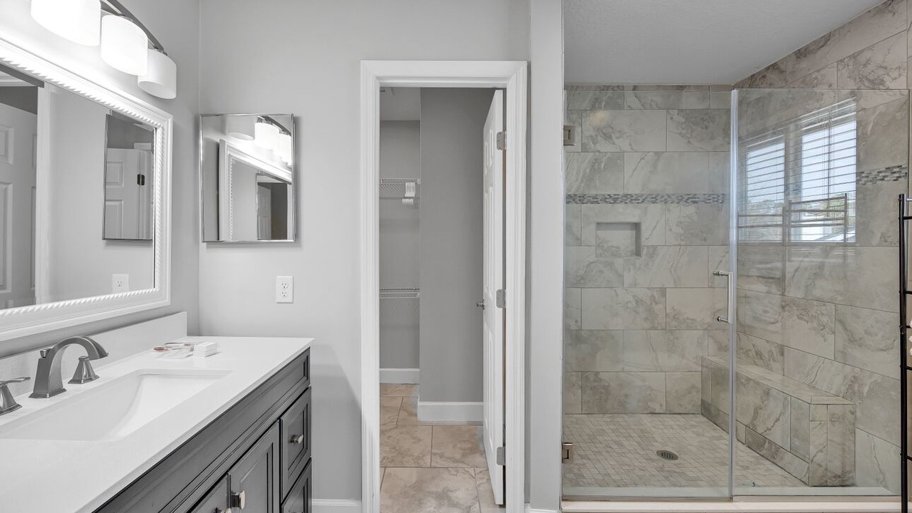 Photo of Bathroom in Golden Glades - The Woods