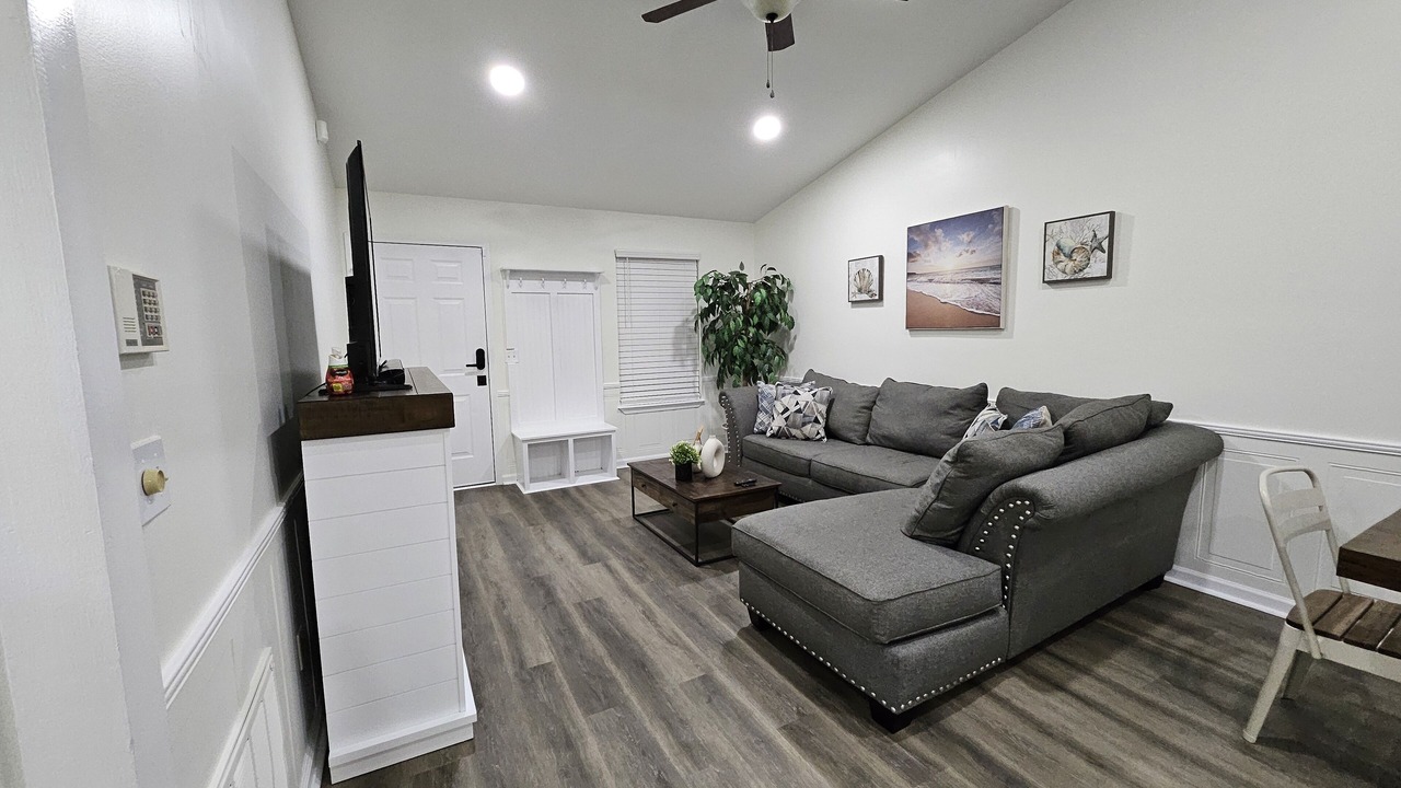 Photo of Livingroom in Northside