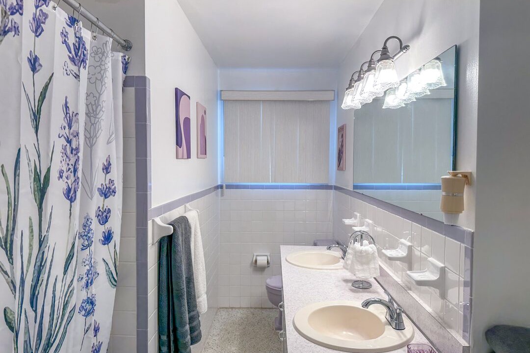 Photo of Bathroom in Tropic