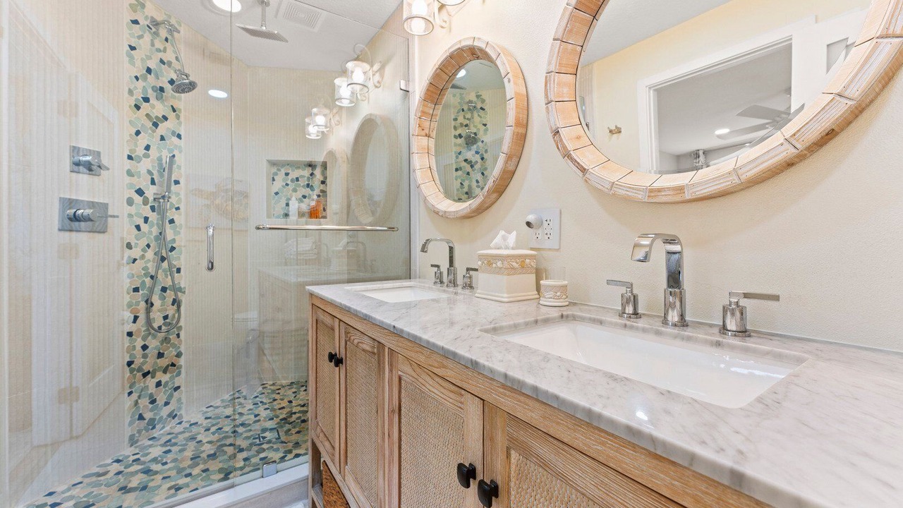 Photo of Bathroom in Harbor Heights