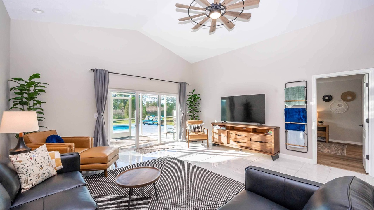 Photo of Livingroom in Groveland