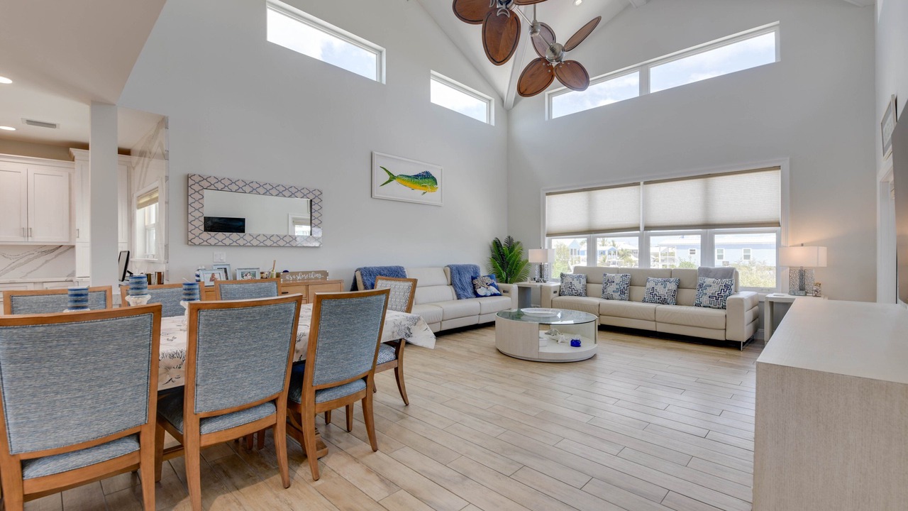 Photo of Livingroom in Breezeswept Beach Estates