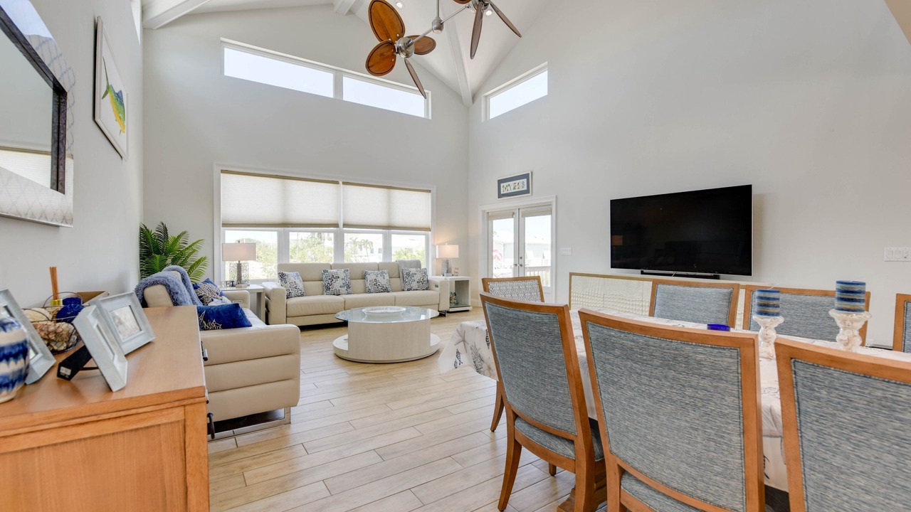 Photo of Livingroom in Breezeswept Beach Estates