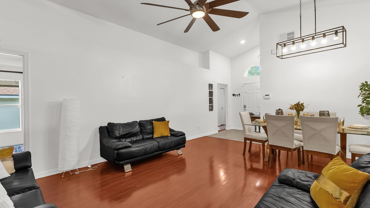 Photo of Livingroom in Florida Pines