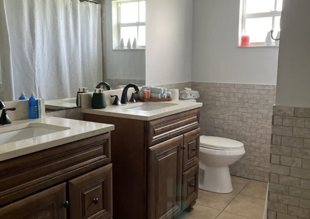 Photo of Bathroom in Joel