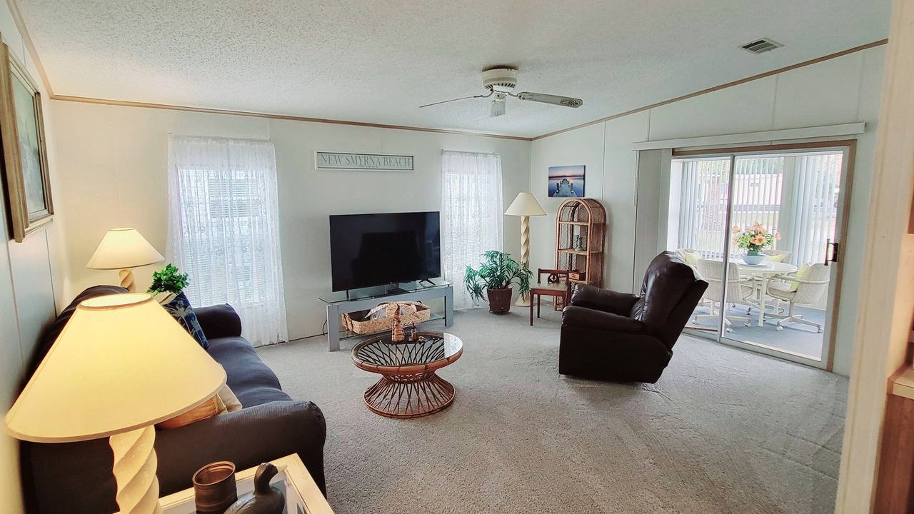 Photo of Livingroom in Edgewater