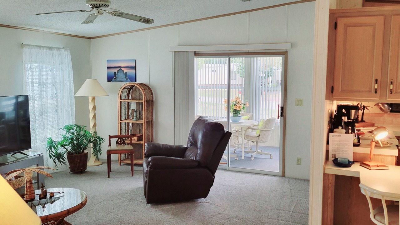 Photo of Livingroom in Edgewater